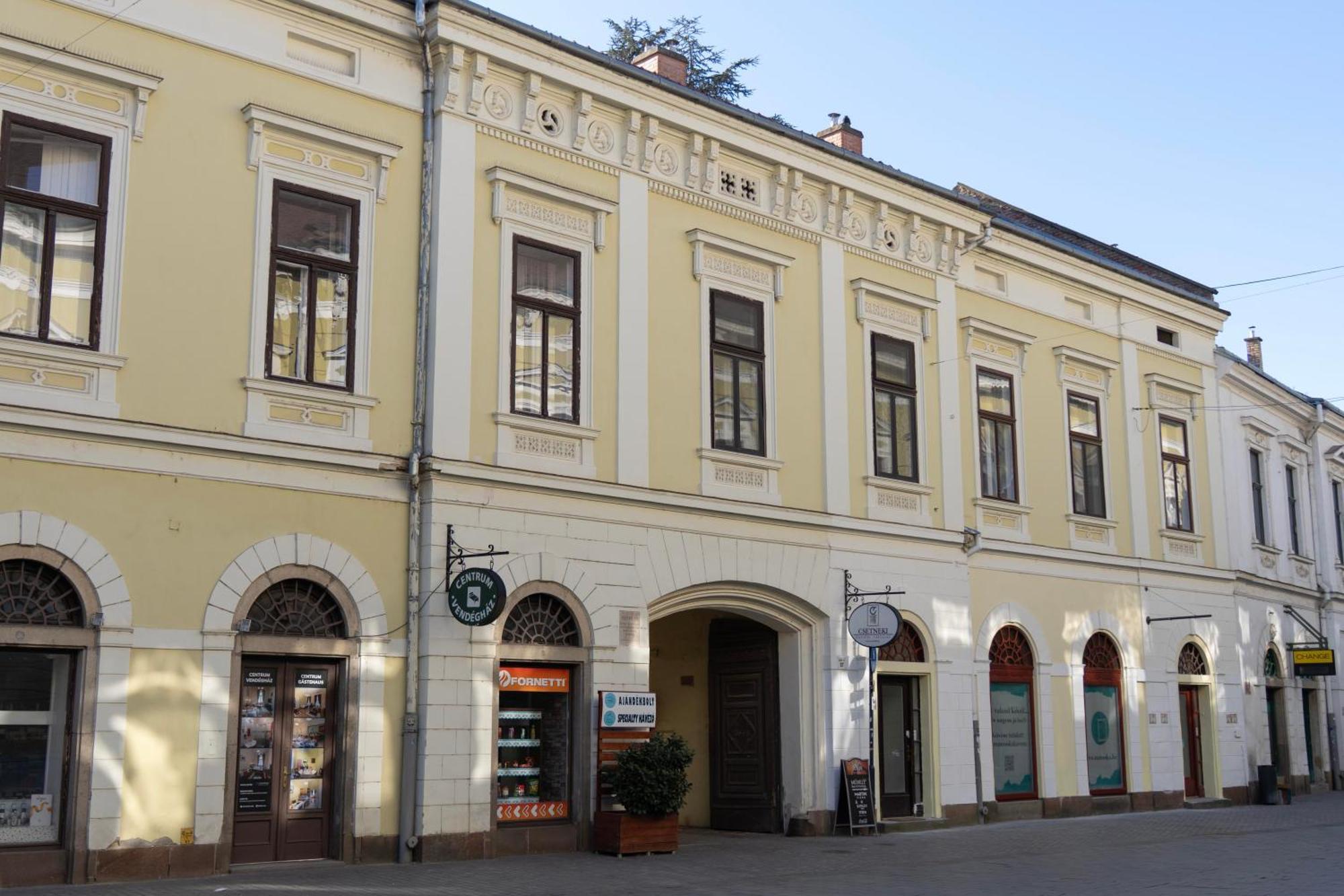 Centrum Vendeghaz Егер Екстериор снимка