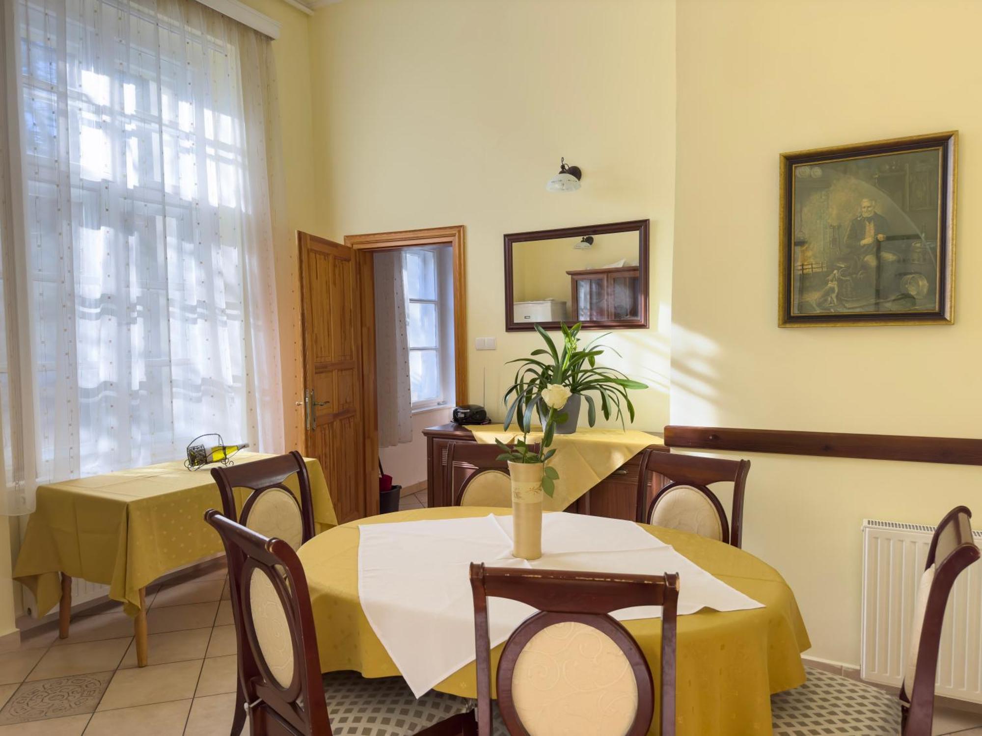 Centrum Vendeghaz Егер Екстериор снимка
